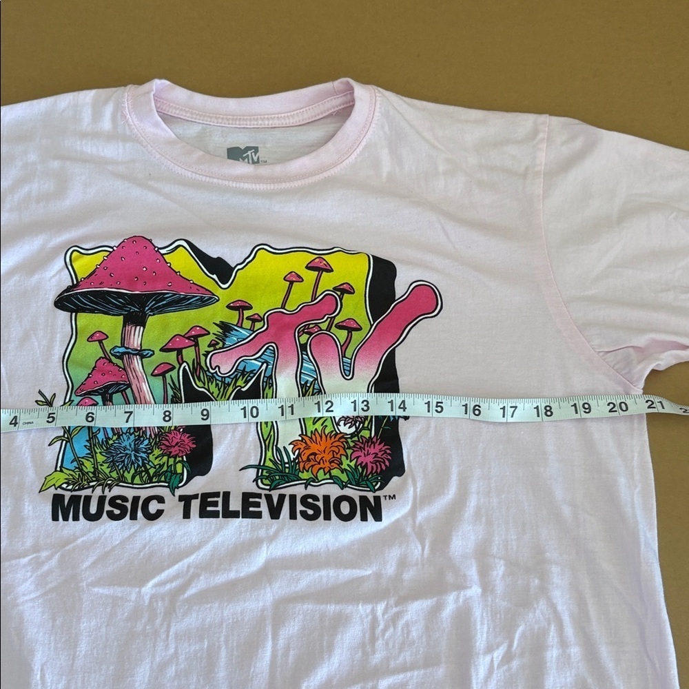 MTV Mushroom Floral Graphic Print Light Pink Tee size large - Picture 3 of 5